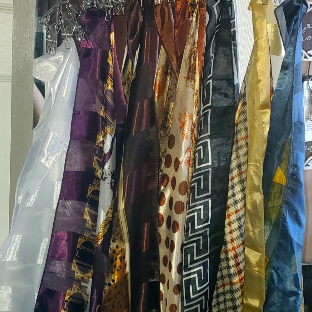Seven vintage over size scarfs